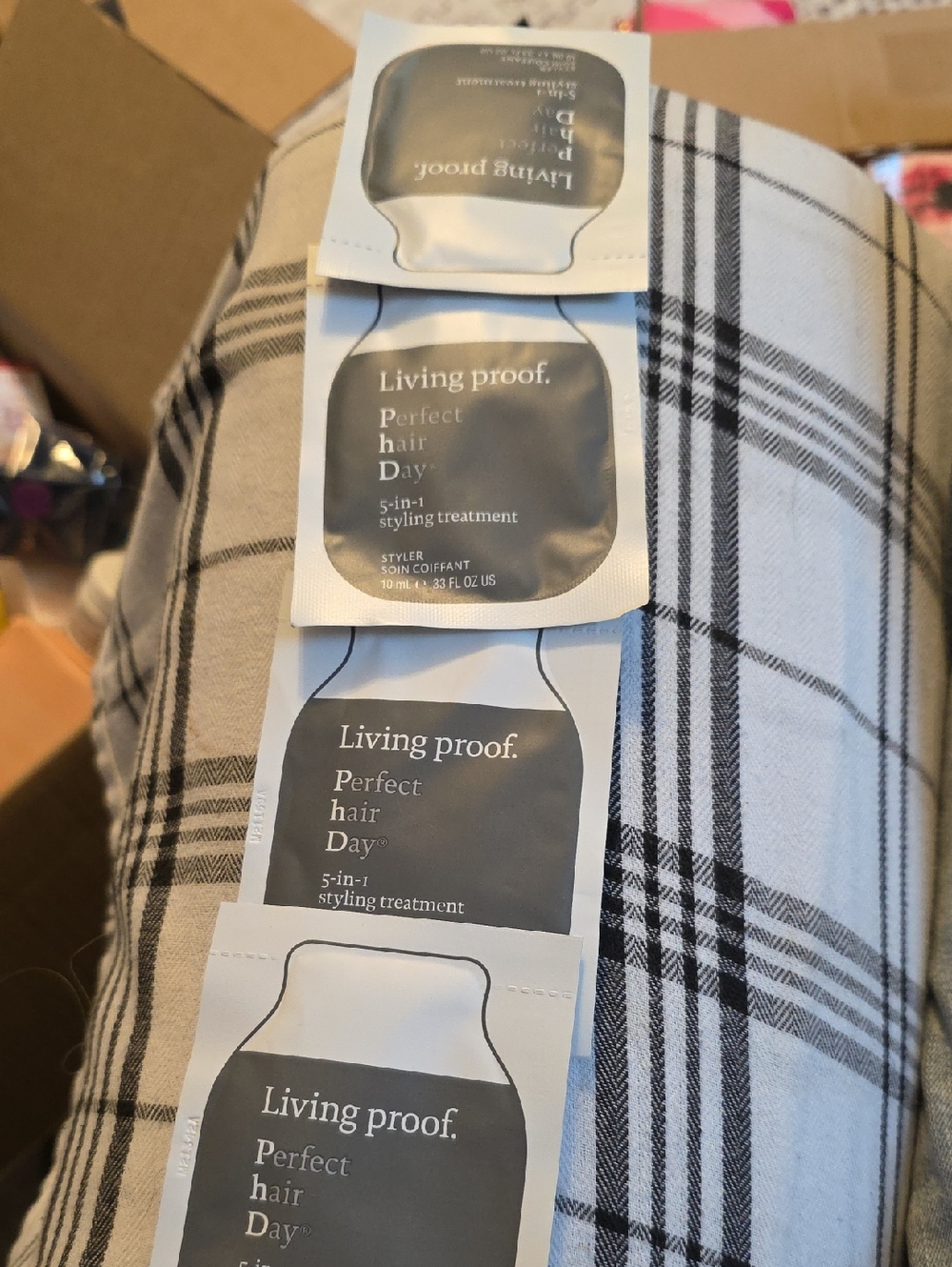 Living Proof Gray & White Perfect Hair Day 5-in-1 Styling Treatment Sachets